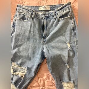 Hollister Women's Light Blue Straight Leg Jeans
USED LIKE NEW 
SIZE 9 REGULAR